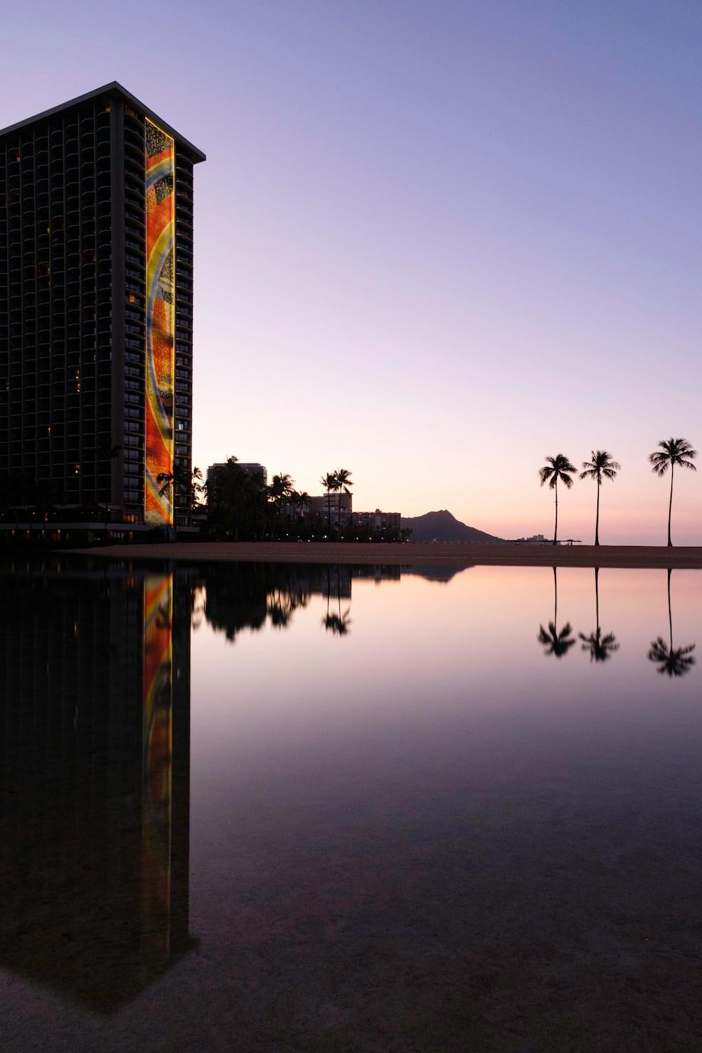 Hilton Hawaiian lagoon in Waikiki during dusk